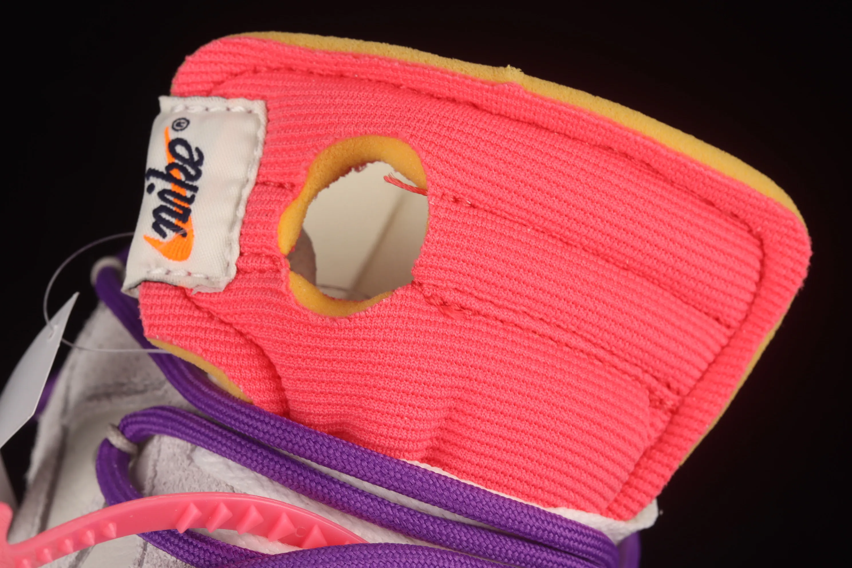 All Categories Nk SB Dunk Series Nk SB Dunk Low Low-top Sneakers #ZG Version OF x Nk Dunk Low OW Suede SB Smashed Backboard Fashion Casual Sneakers DJ0950-101